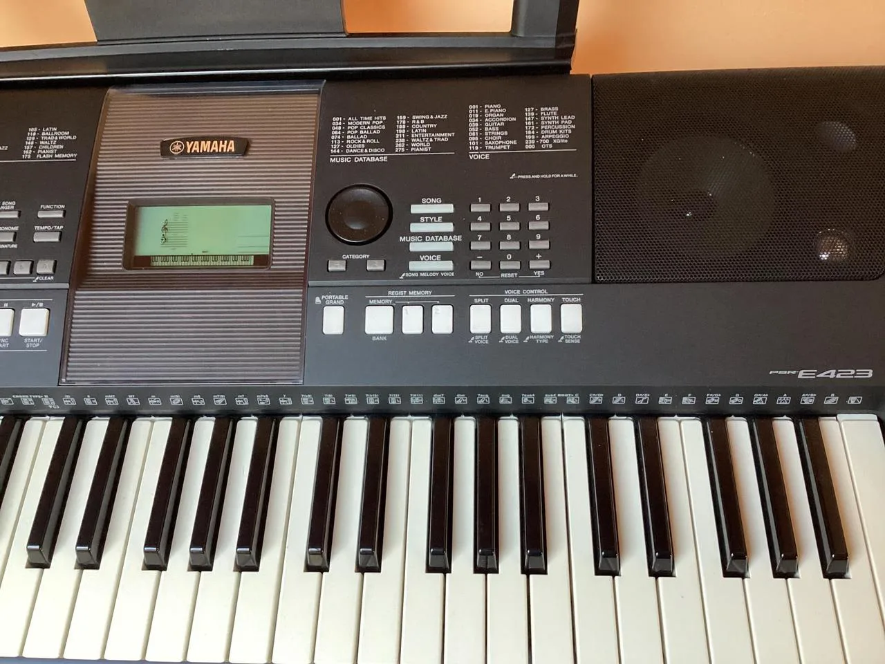 Prodám keyboard Yamaha PSR E423