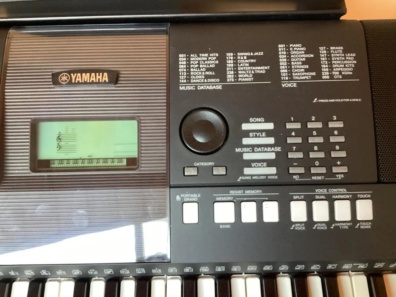 Prodám keyboard Yamaha PSR E423