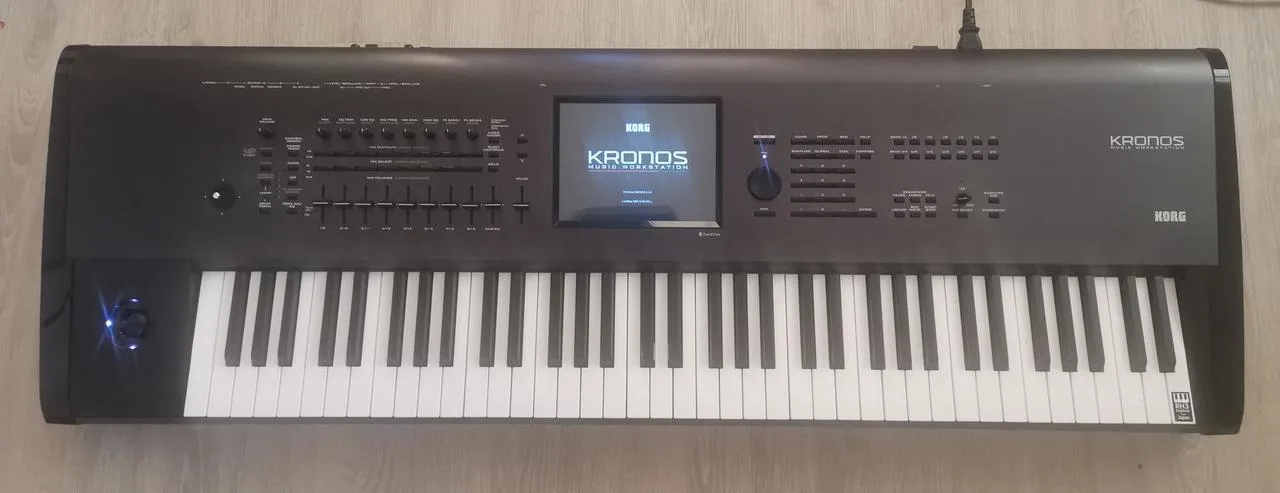 Legendární workstation Korg Kronos II, 73 kláves, RH3
