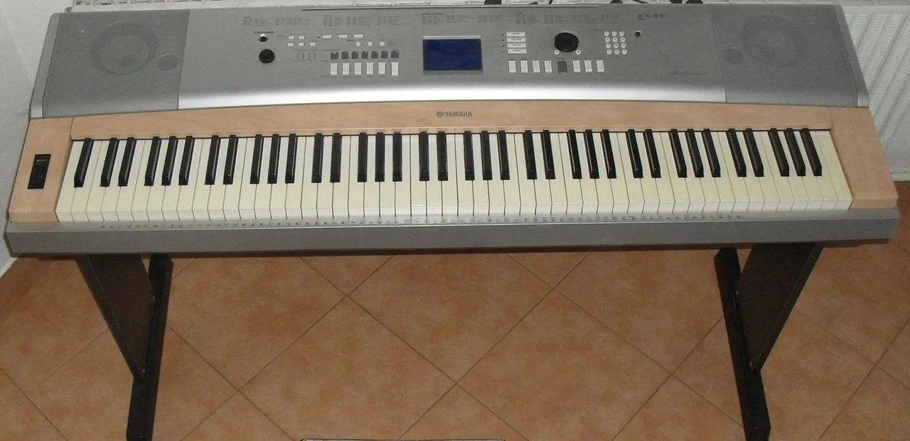 Digitální piano Yamaha Portable Grand DGX 620