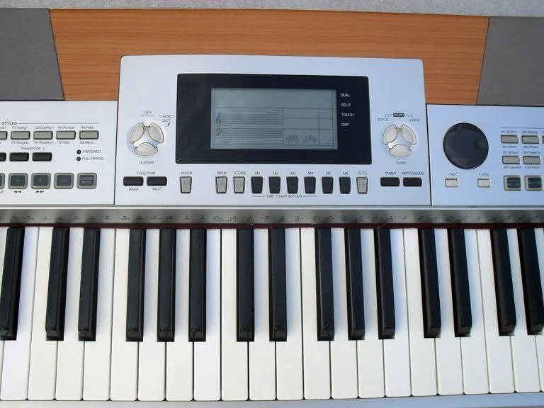 Digitální piano (559 zvuků!)