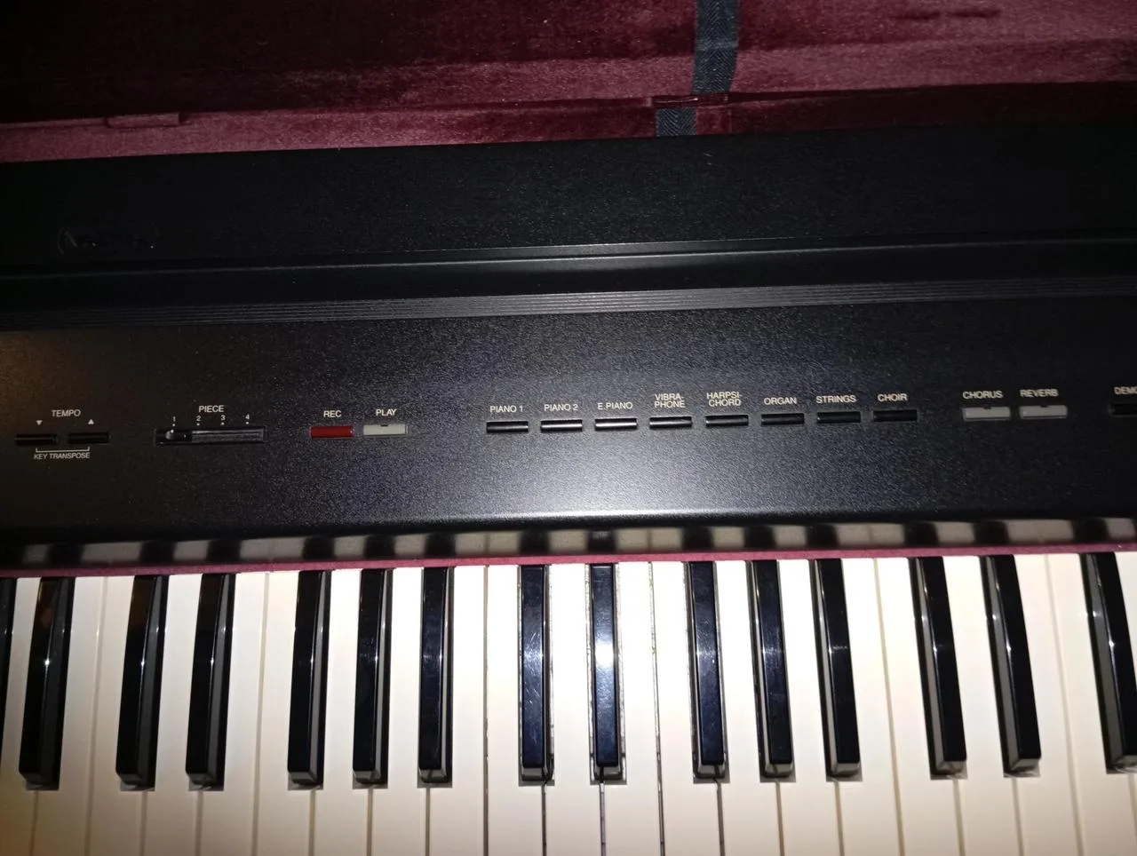 PRODÁM DIGITÁLNÍ KLAVÍR ROLAND EP9