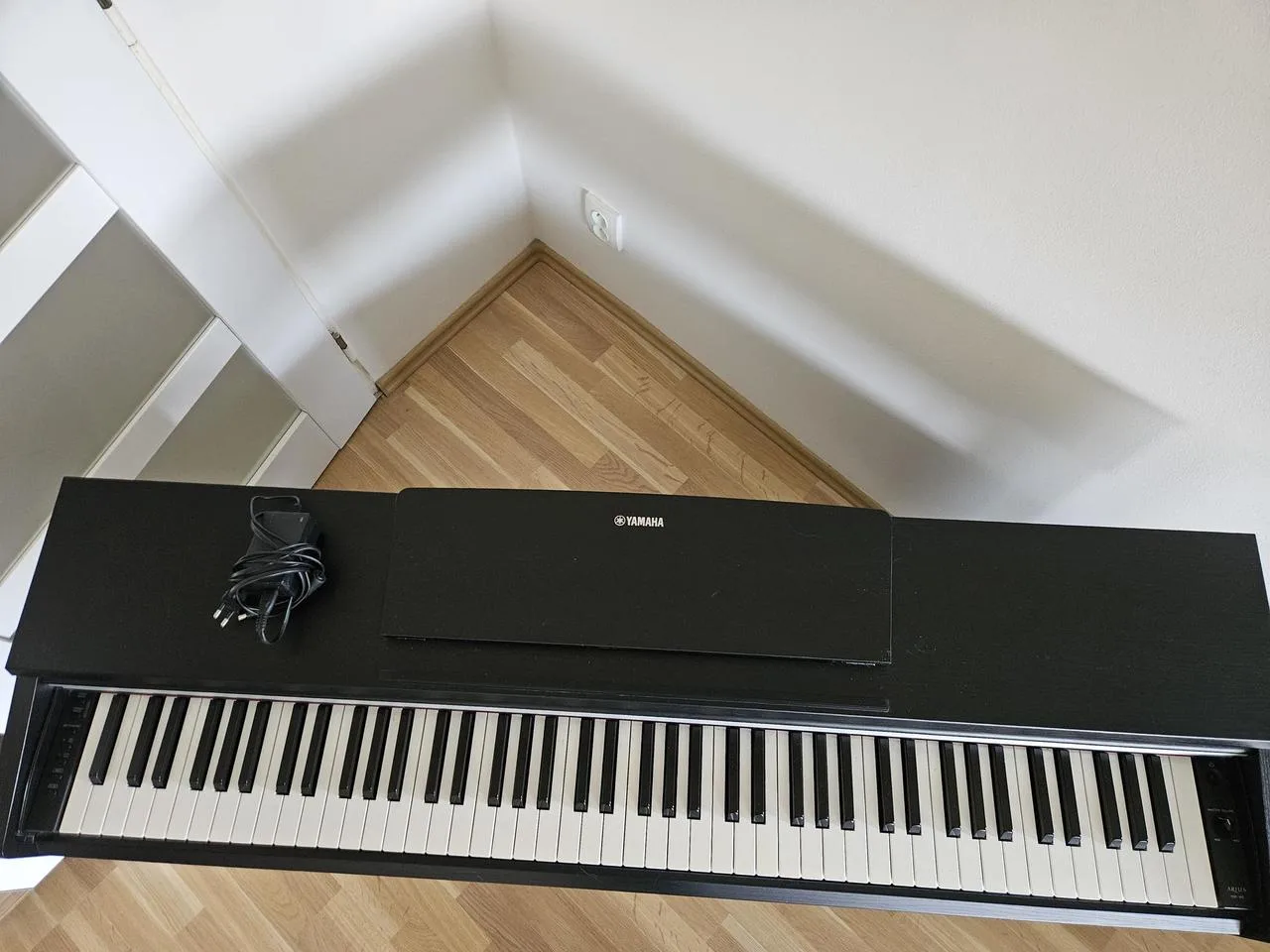 Prodám digitální piano Yamaha Arius YDP-142B
