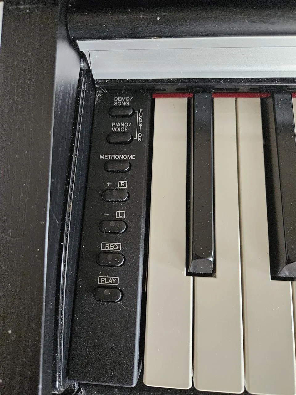 Prodám digitální piano Yamaha Arius YDP-142B