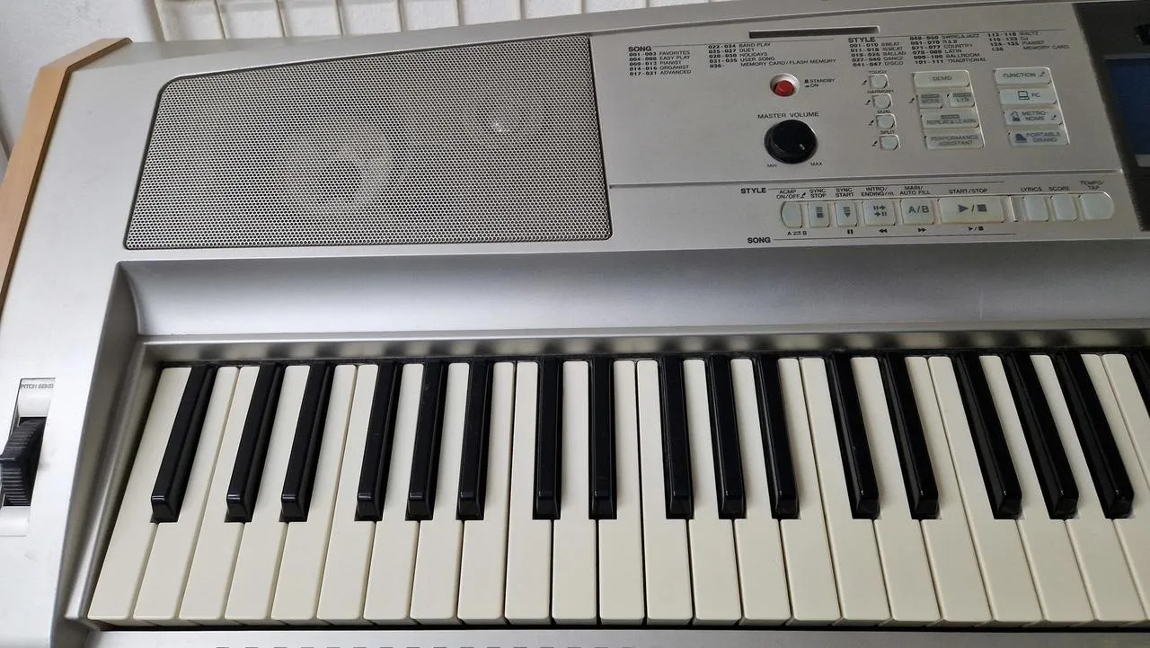 Yamaha DGX 505