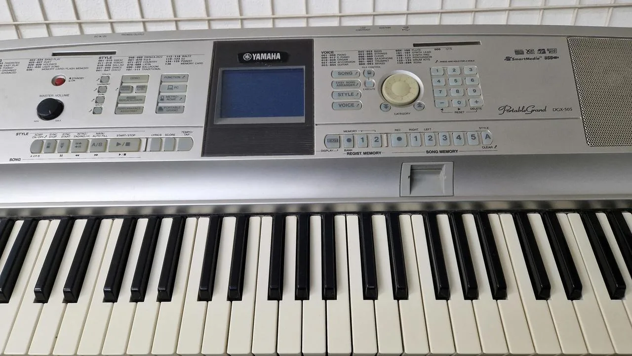 Yamaha DGX 505