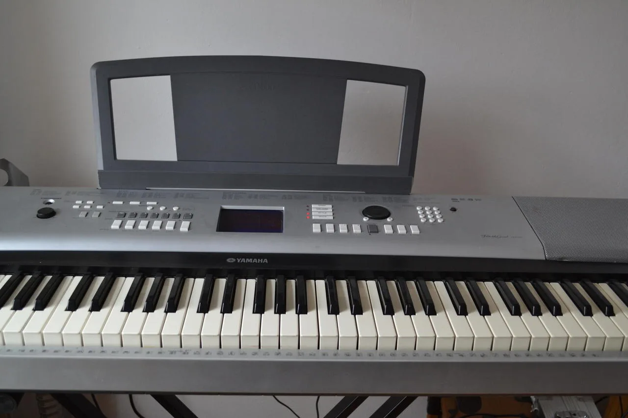 Stage piano Yamaha DGX-520