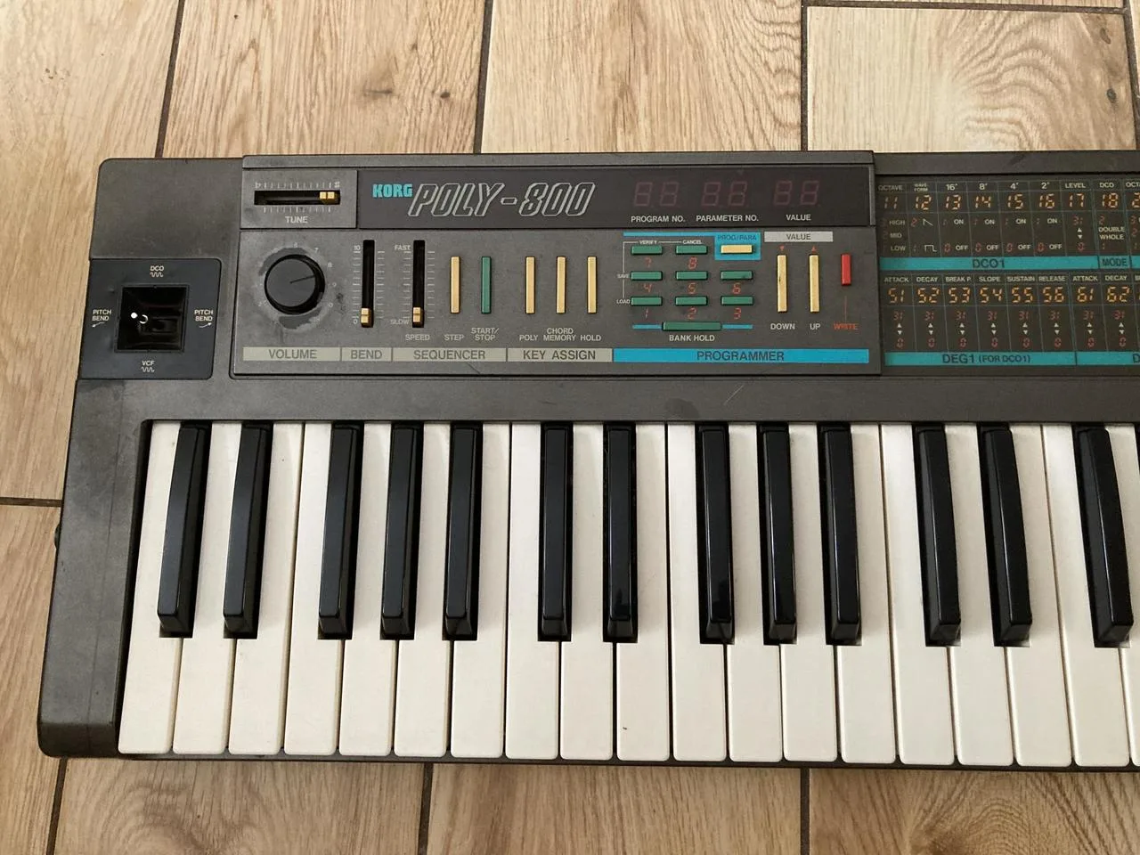 Prodám POLY 800 KORG