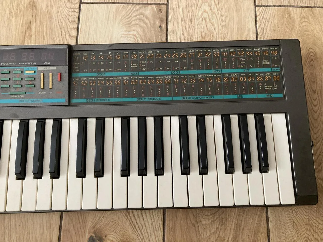 Prodám POLY 800 KORG