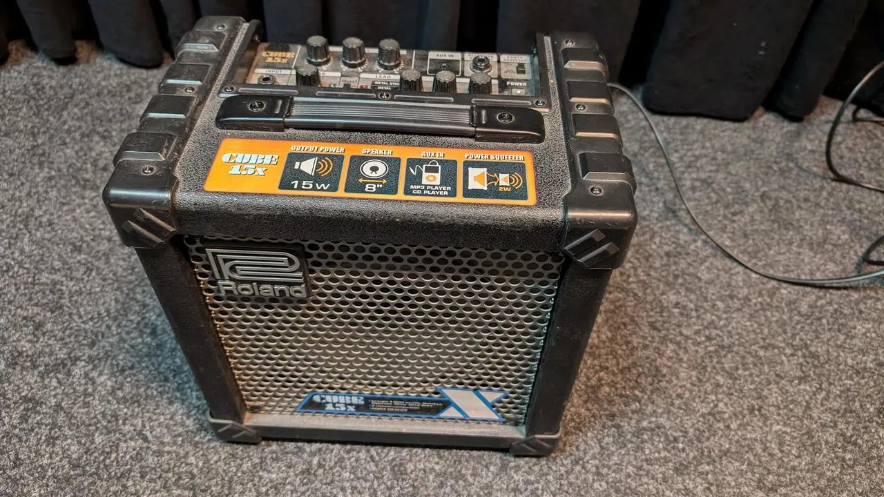 Kytarové kombo Roland Cube 15X