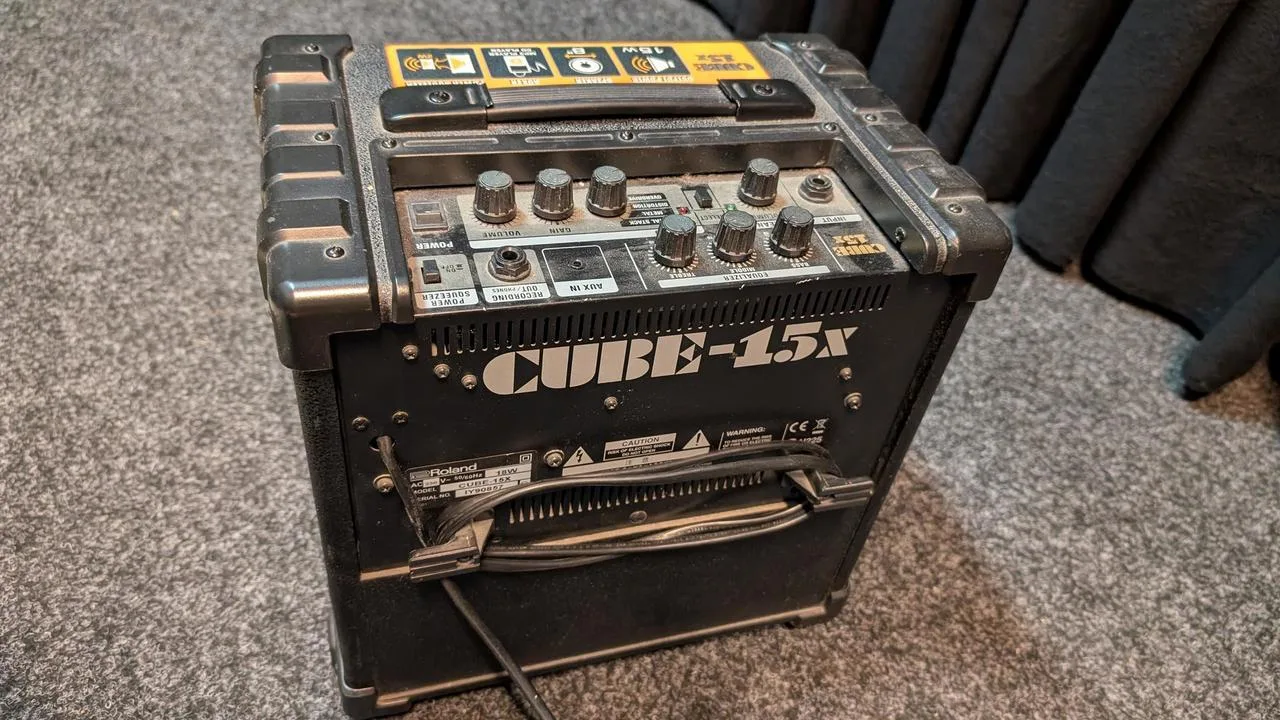 Kytarové kombo Roland Cube 15X