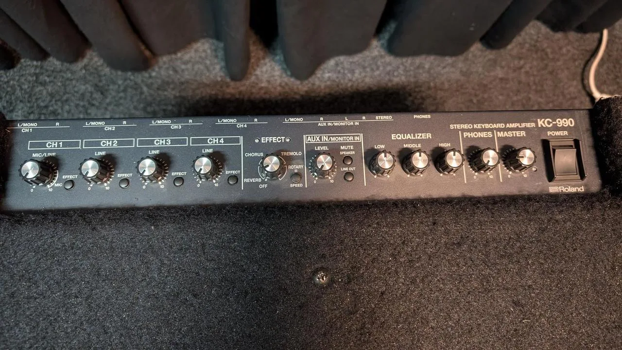 Stereo klávesové kombo Roland KC-990