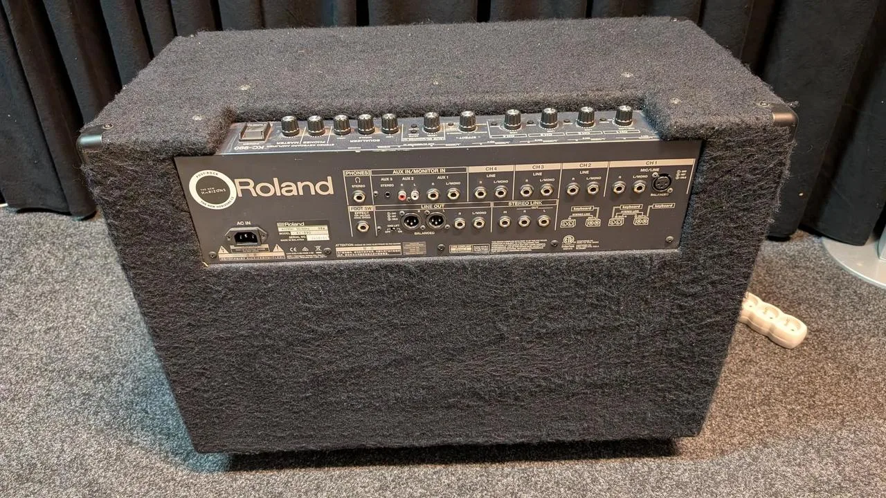 Stereo klávesové kombo Roland KC-990