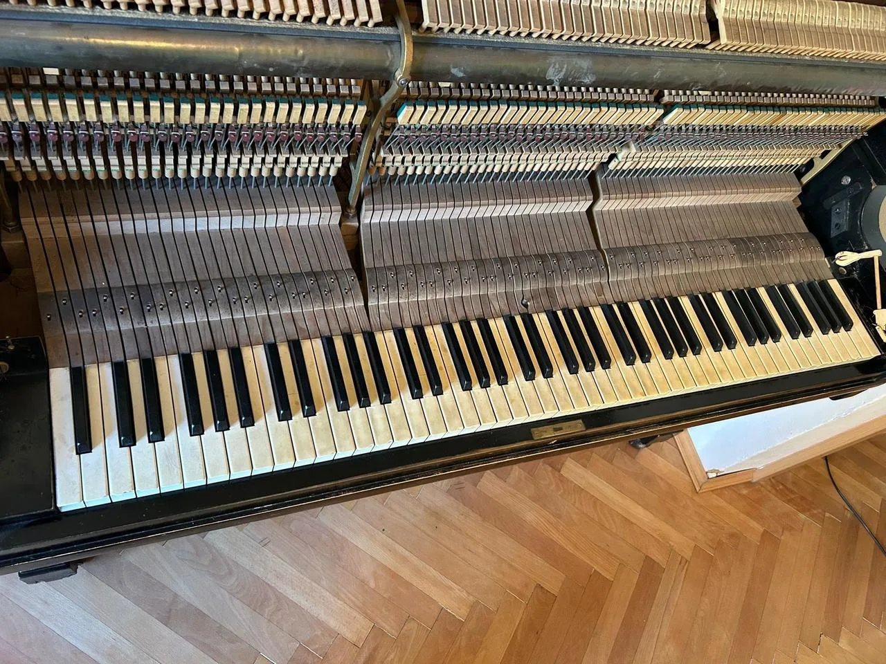 PRODÁM PIANINO PETROF