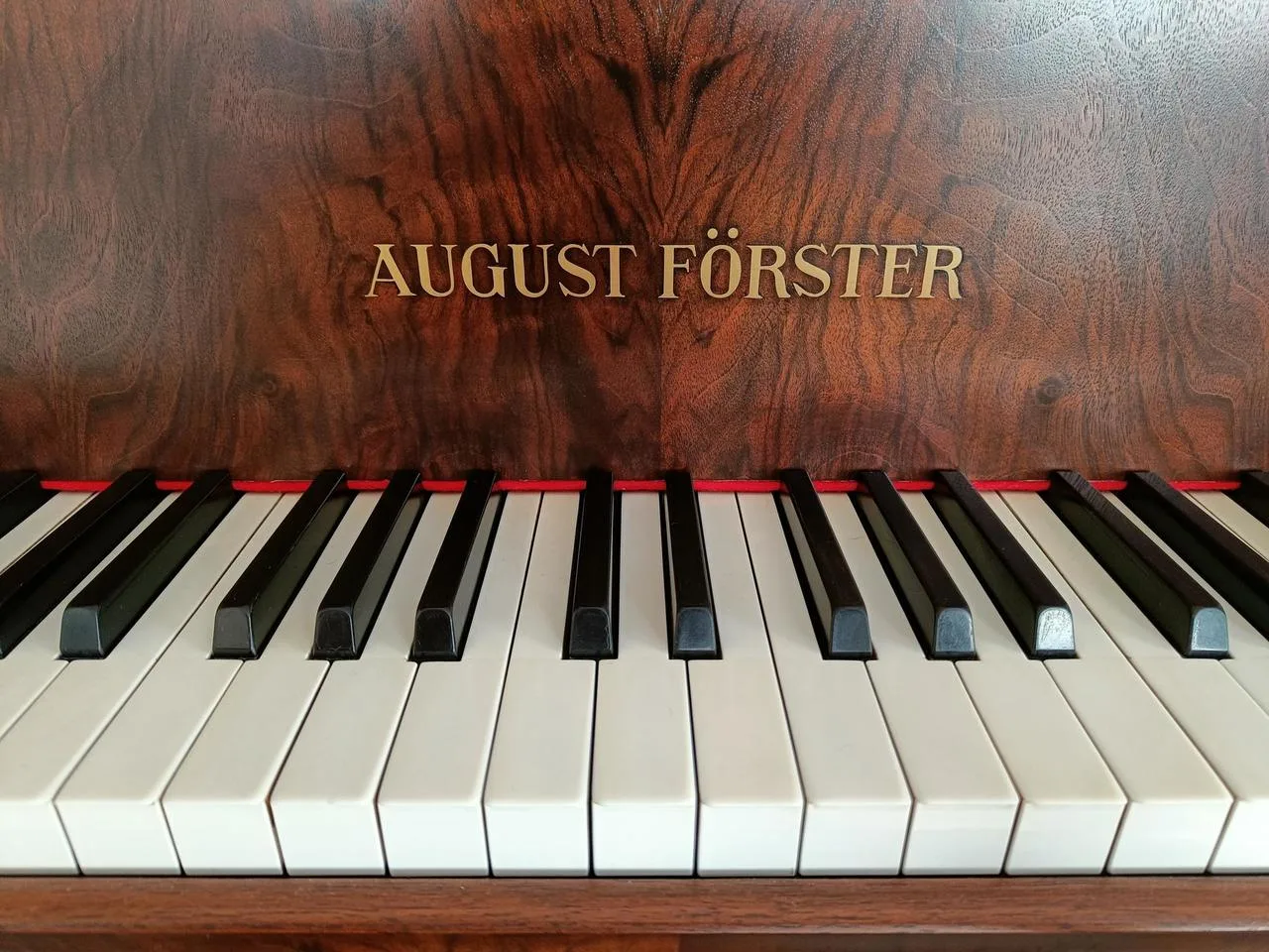 Klavírní křídlo August Förster velikost 5 Chippendale