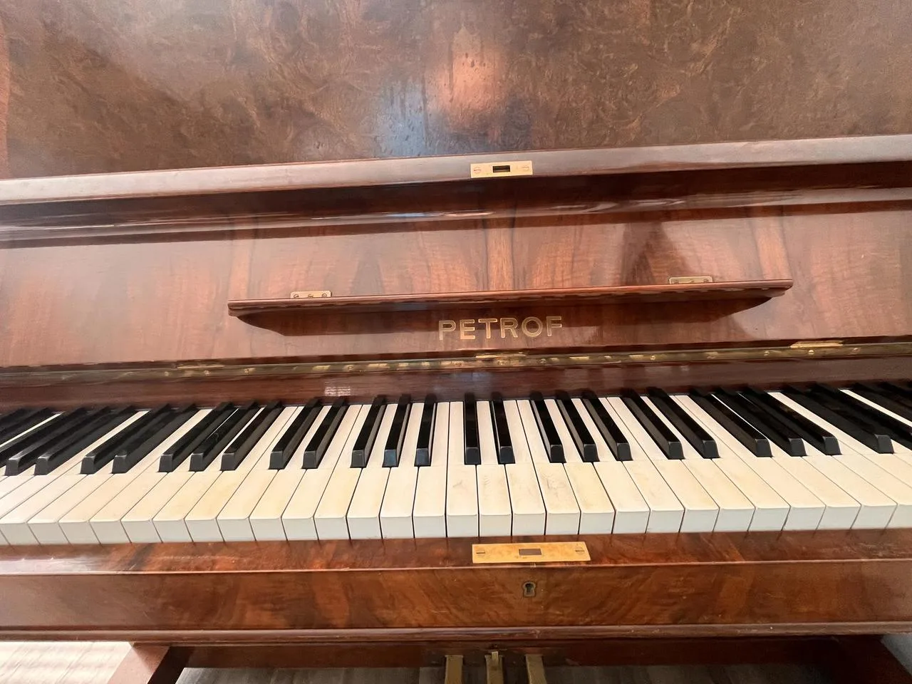 Pianino PETROF 133 cm – historický model 1936