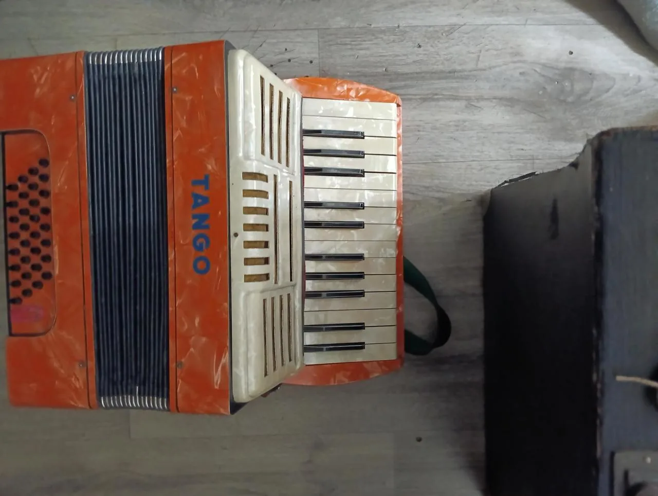 Akordeon zn. Hohner [Tango] funkční