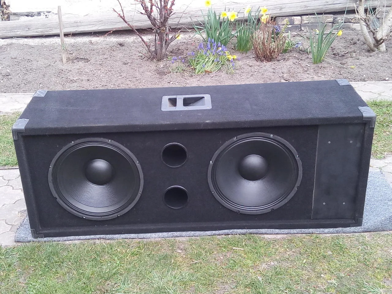 Basový box 2 x 15" repro, dohromady 4ohm 600W RMS 97dB