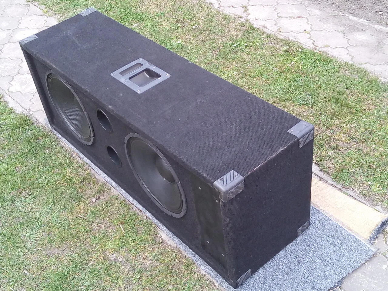 Basový box 2 x 15" repro, dohromady 4ohm 600W RMS 97dB