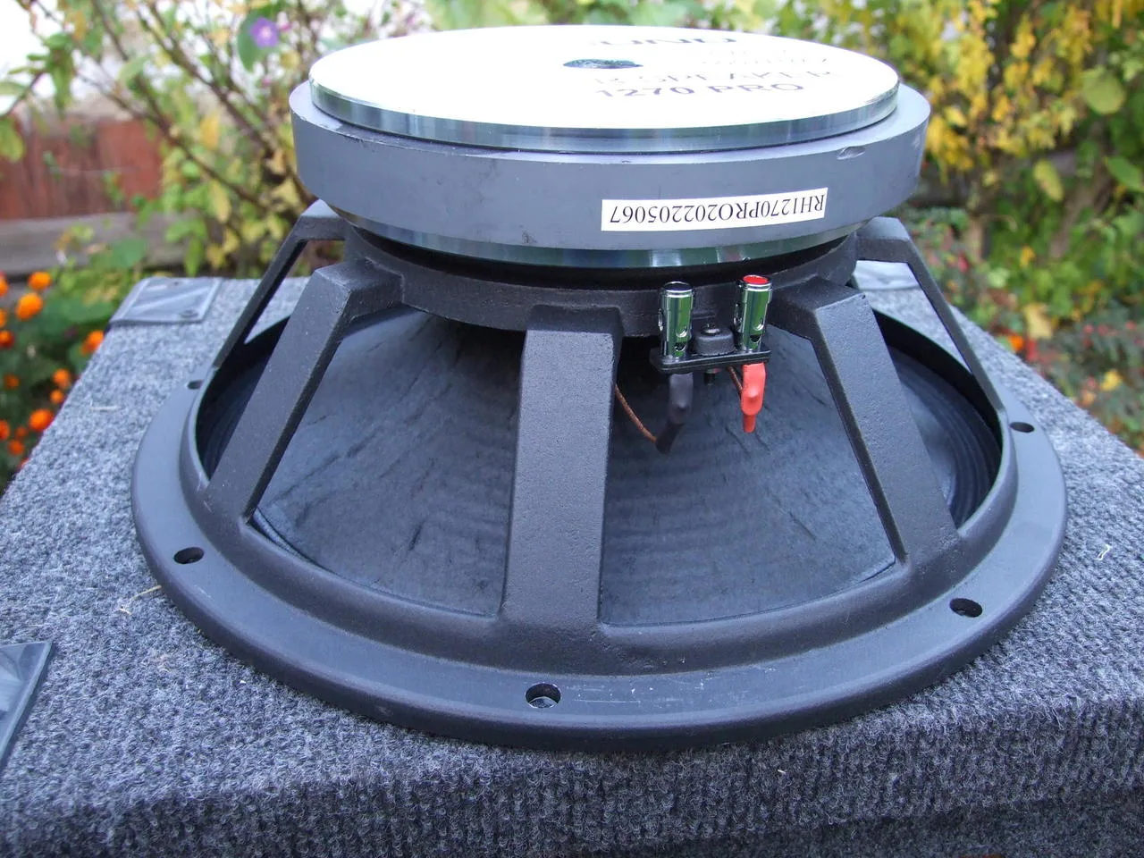 Nové středobasové 12" reproduktory 250 / 500 W