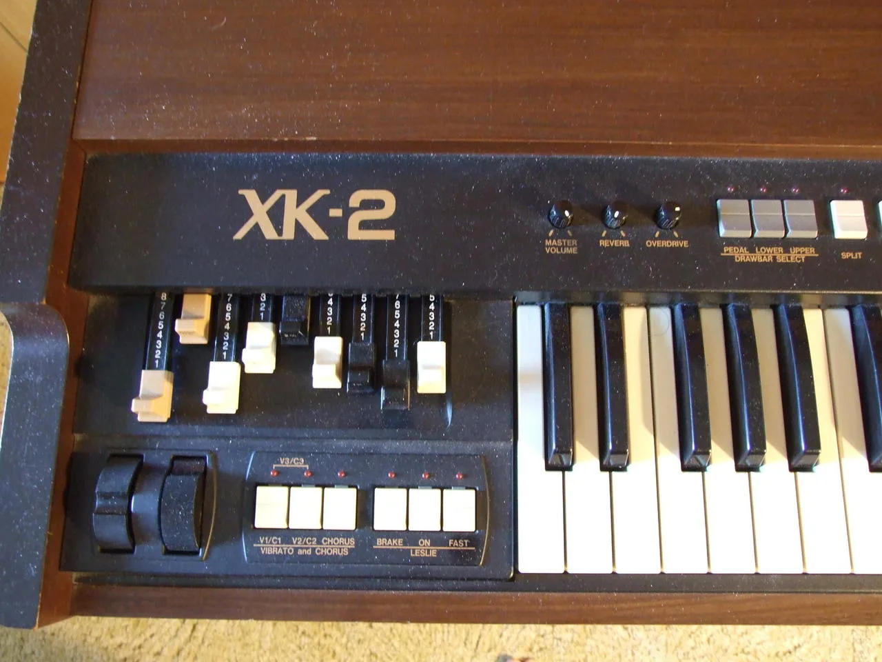Hammond XK-2  pedály, stojan a měkký obal.