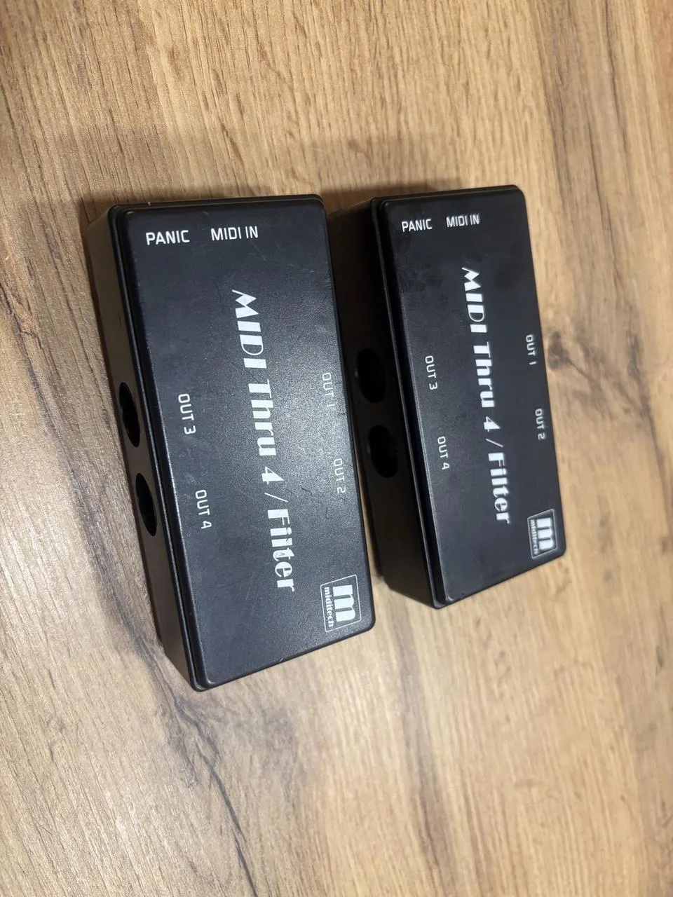 2 x thru box - MIDI TECH thru4