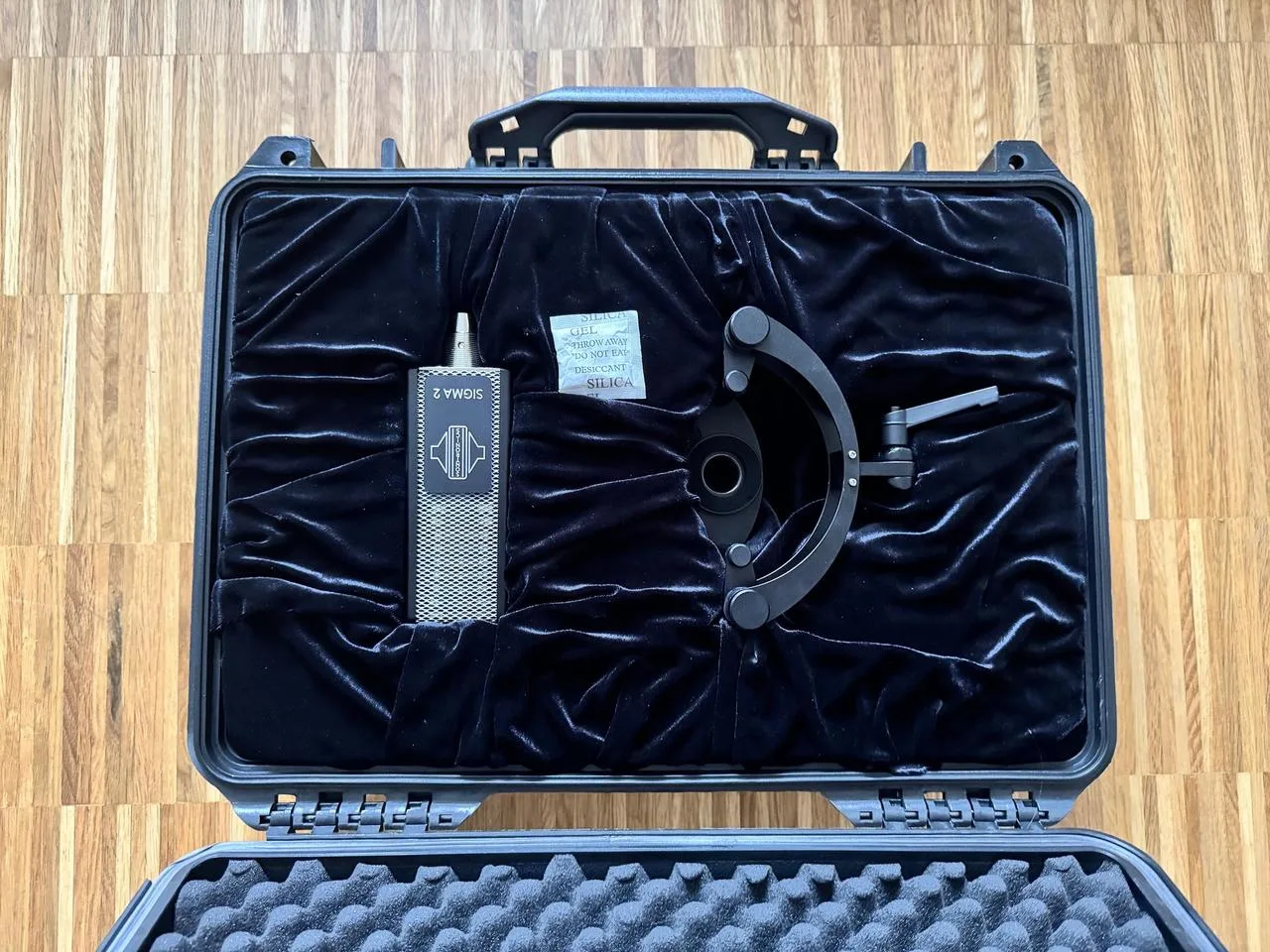 Sontronics Sigma 2, aktivní páskový mikrofon