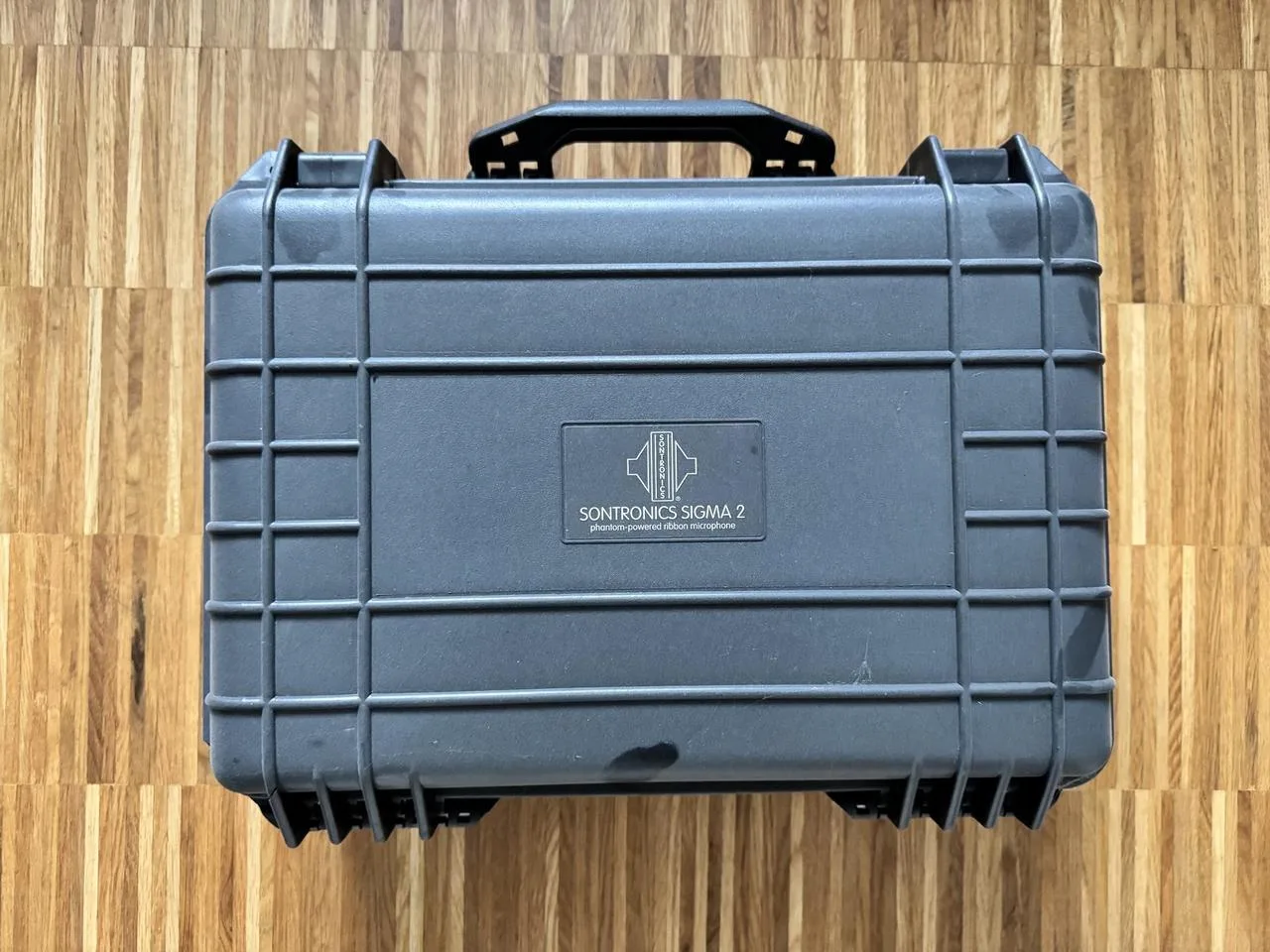 Sontronics Sigma 2, aktivní páskový mikrofon