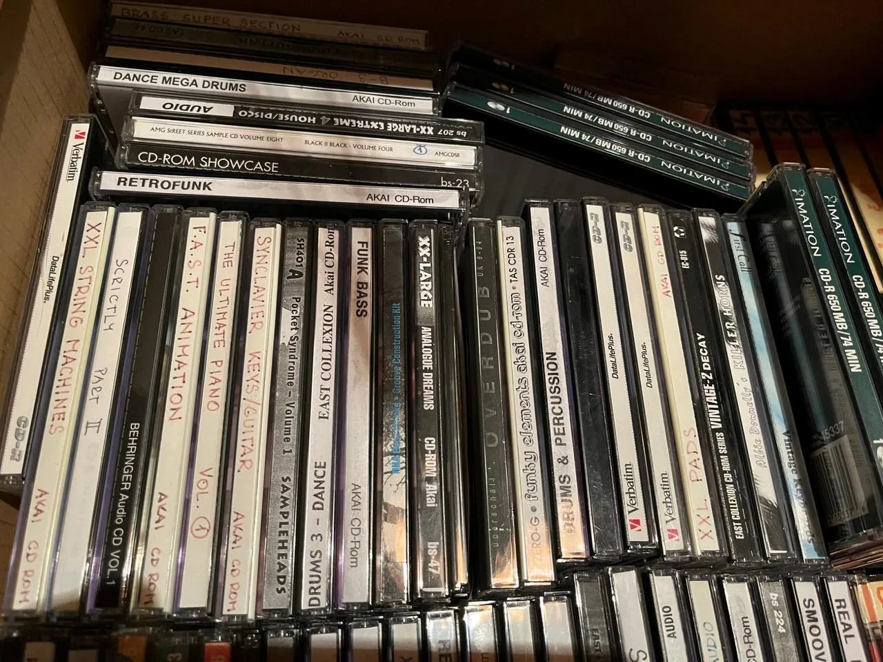 Sbírka sample CD pro samplery AKAI