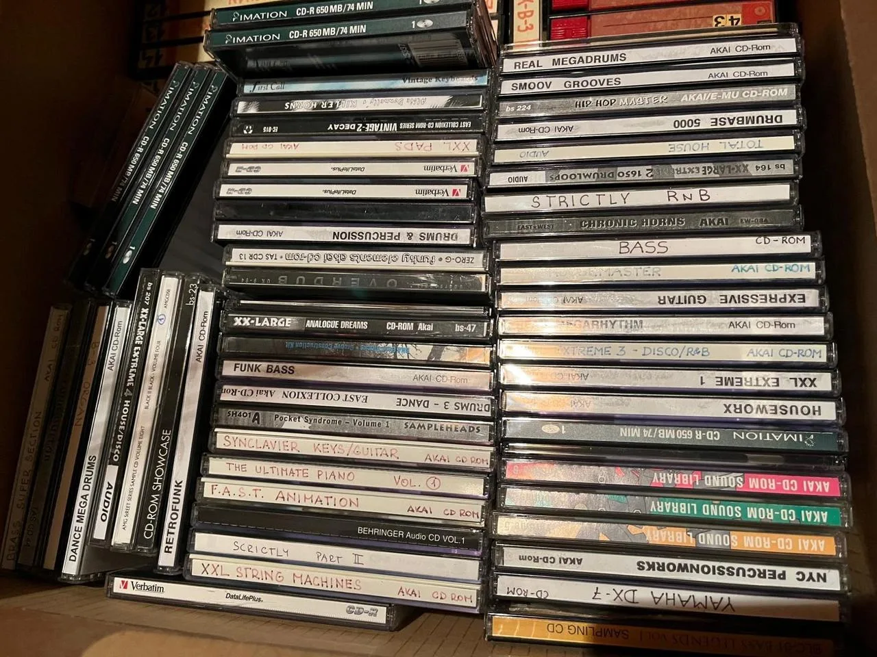 Sbírka sample CD pro samplery AKAI