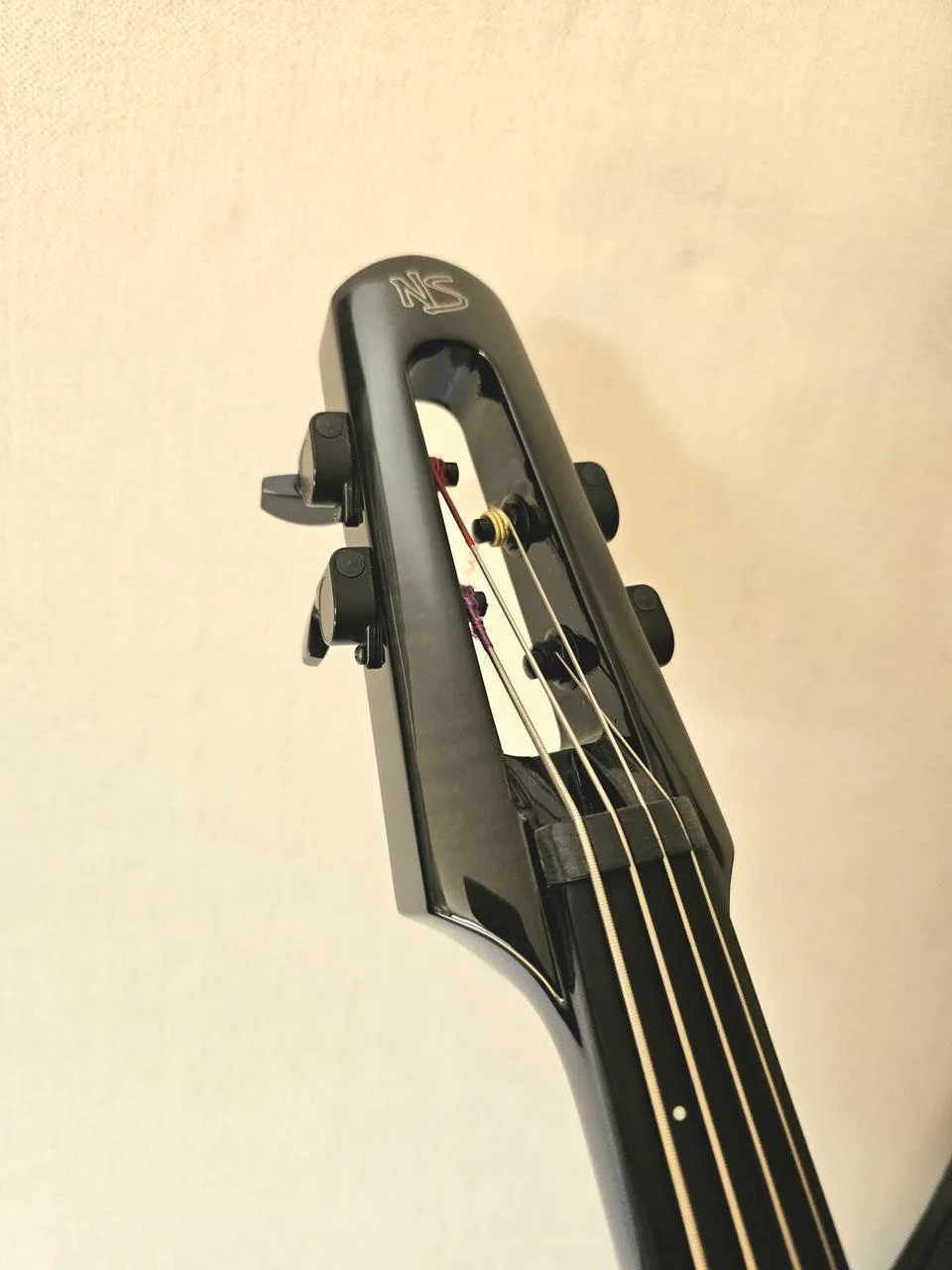 NS Design WAV4c Cello Black Gloss v záruce