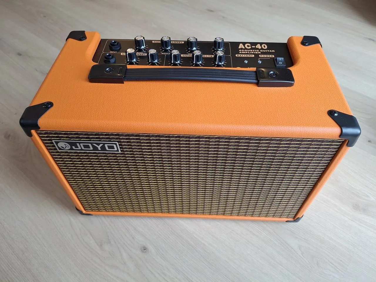 Prodám zesilovač JOYO AC-40