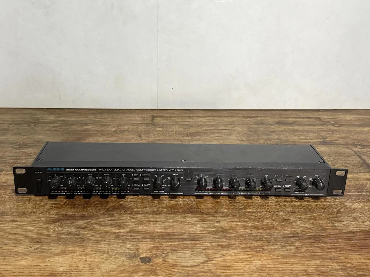Alesis 3630 Compressor – Legenda French House zvuku
