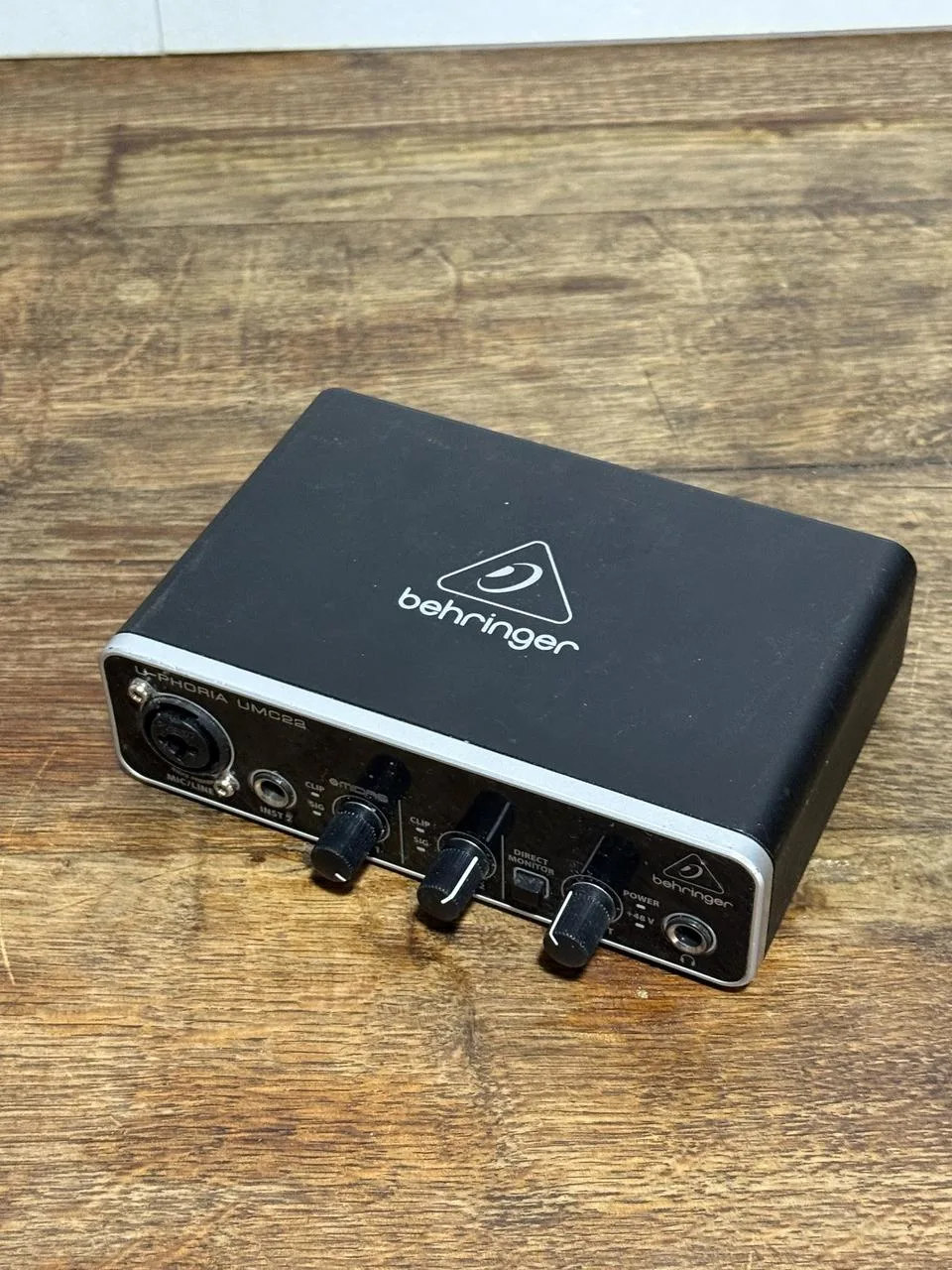 Behringer U-Phoria UMC22 – Kompaktní USB zvukovka