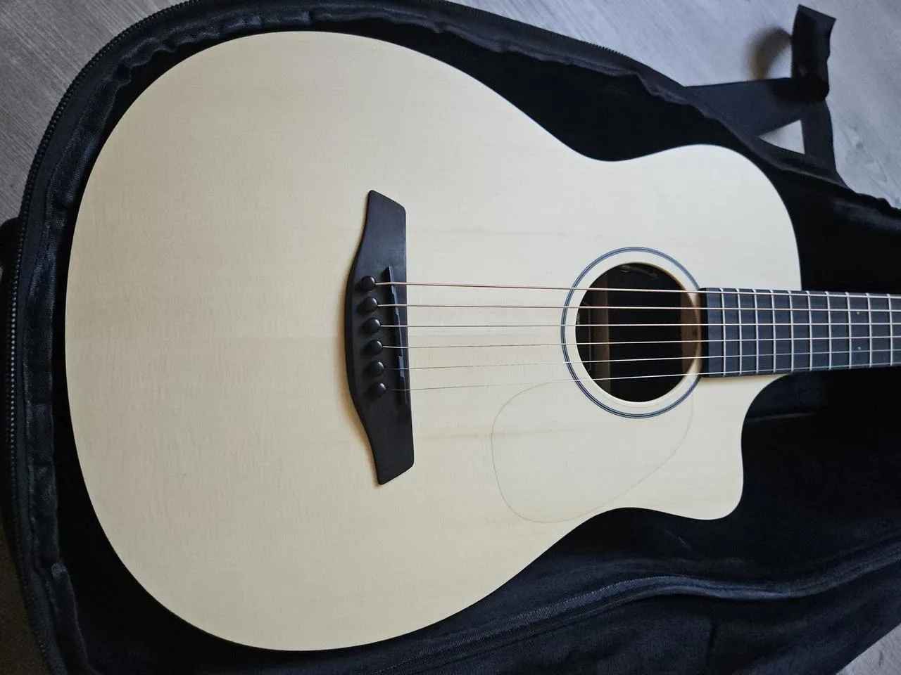 Nová celomasivní elektroakustika FURCH Pioneer ER...43 mm