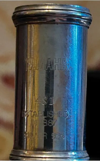Yamaha 481, celostříbrná.