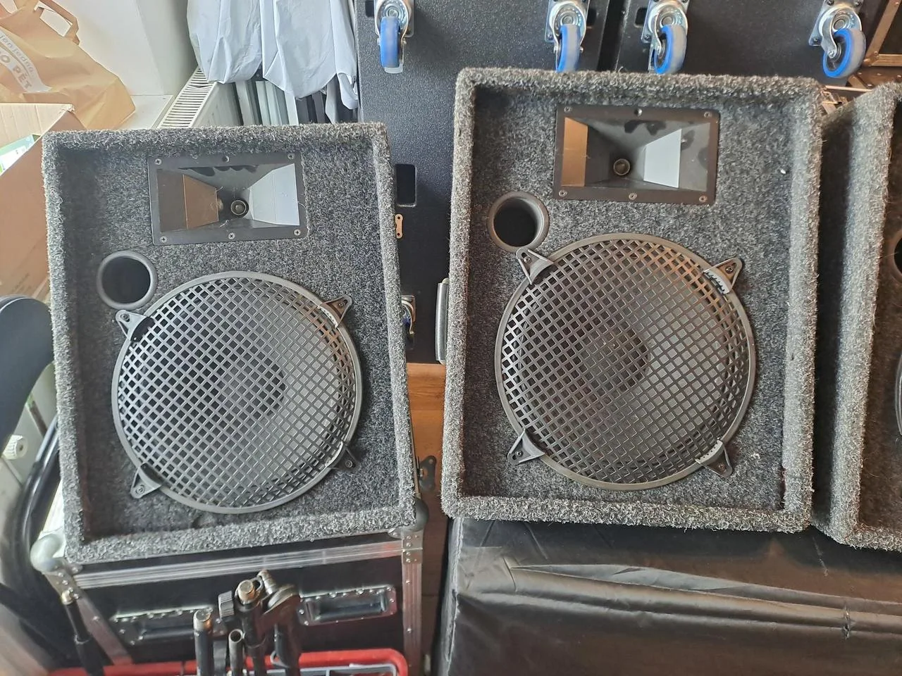4x odposlech 12"+1" 300w