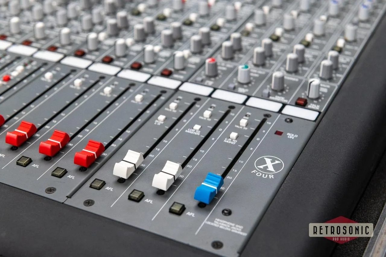 Mixpult. Crest Audio 16-4st-4aux