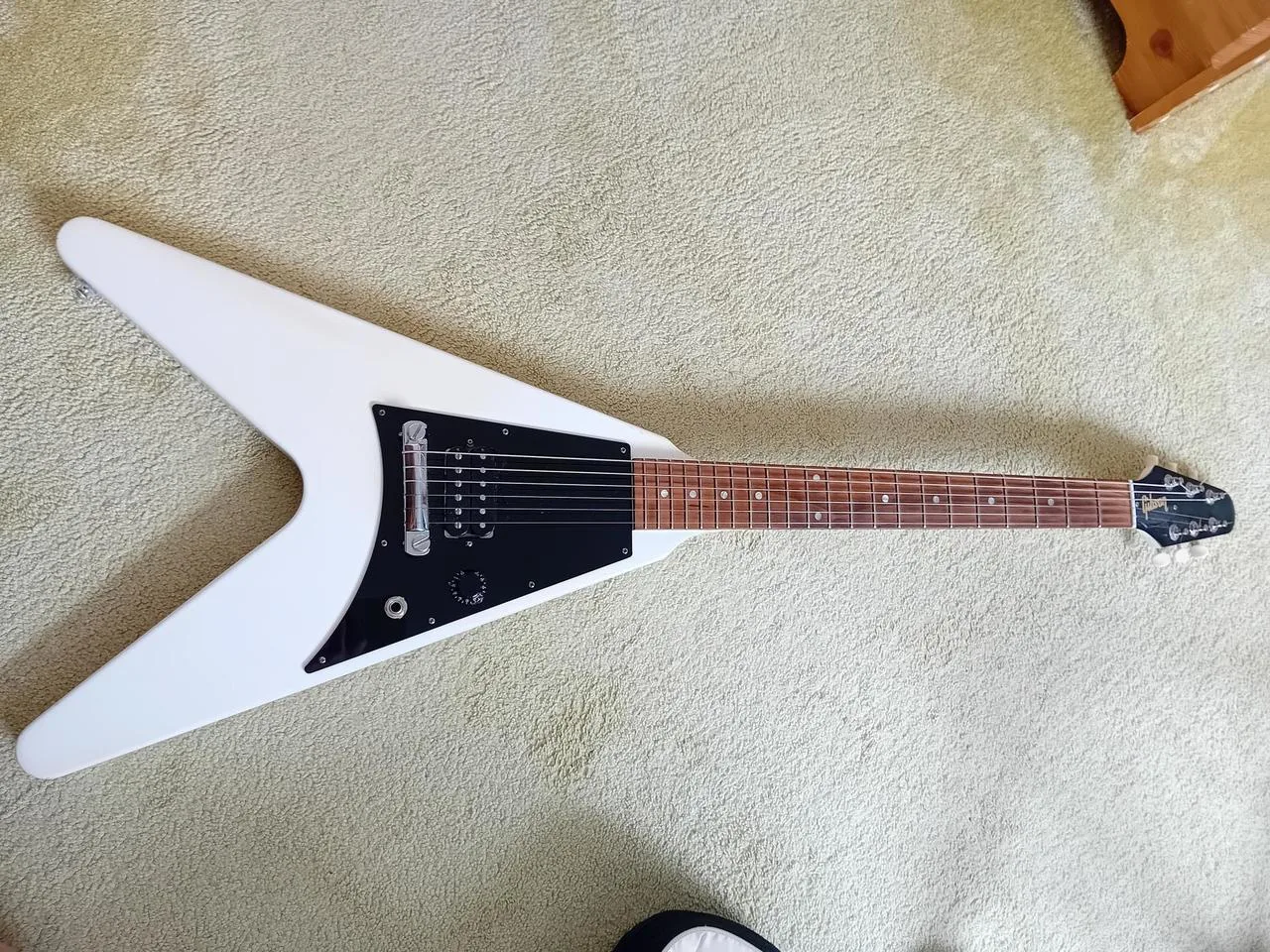 Prodám el.kytaru Gibson flying V Melody maker Satin white