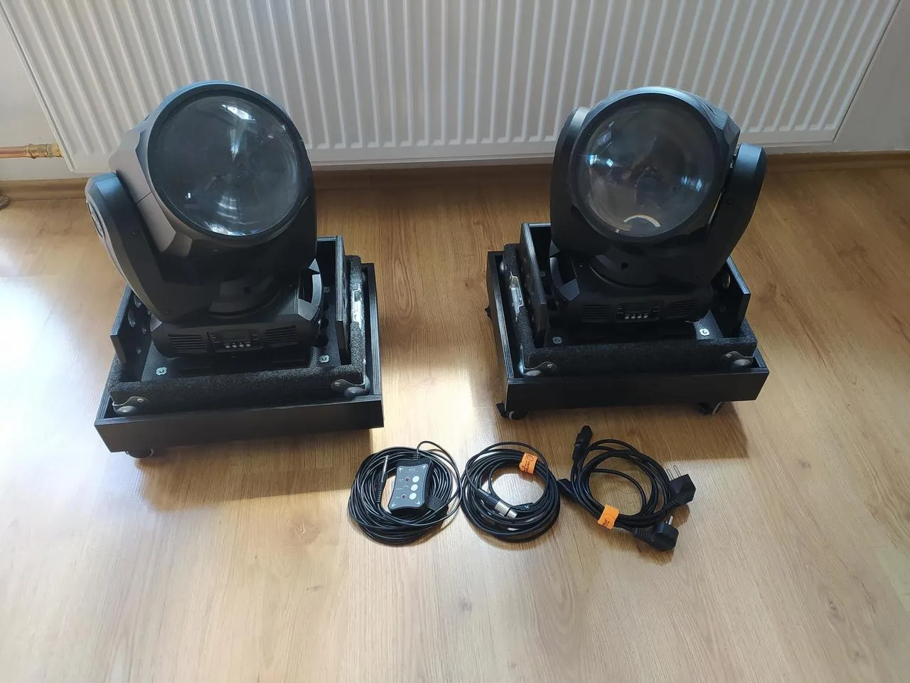 Prodám  hlavy ADJ INNO BEAM LED + ovladač + case