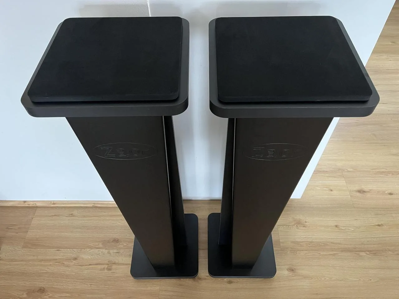 Stojany na monitory ZAOR Miza V42