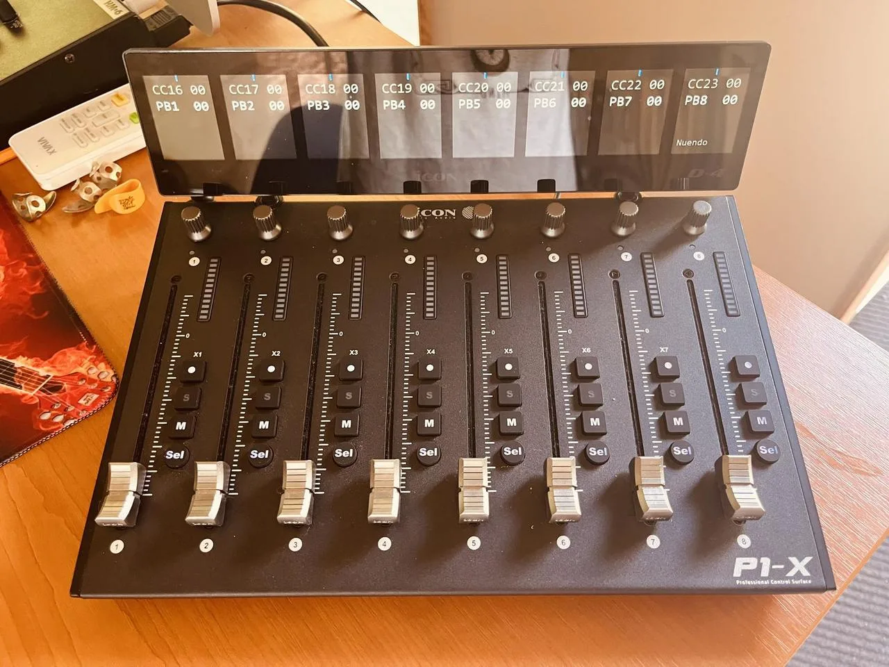Icon P1 X a Icon D4 meterbridge