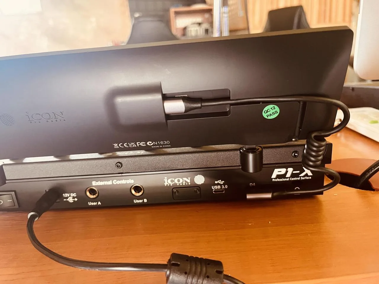 Icon P1 X a Icon D4 meterbridge