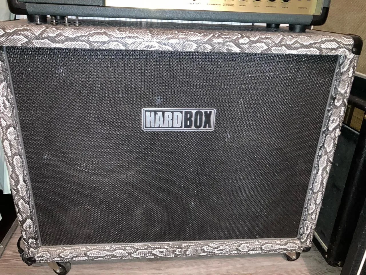 HardBox Vintager 212XL