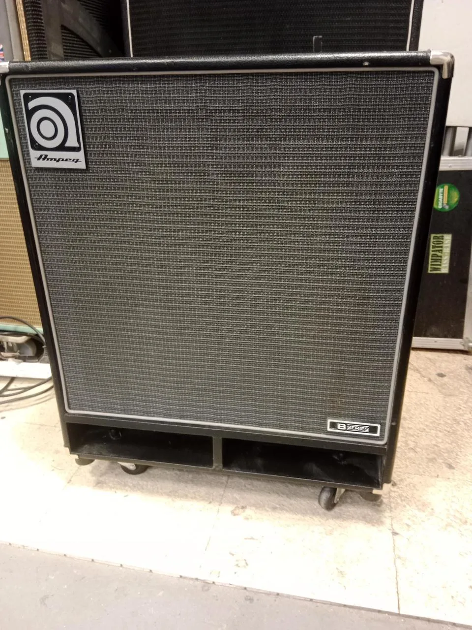 AMPEG B410HLF