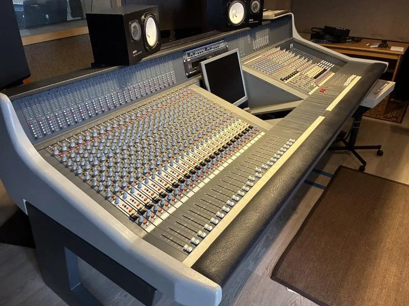 Legenda mezi analogovými mixy – D&R Marilon 32ch