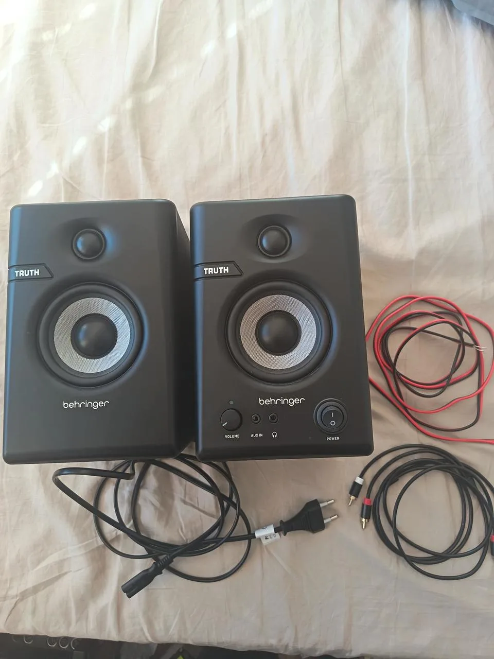 Monitory Behringer Truth 3.5