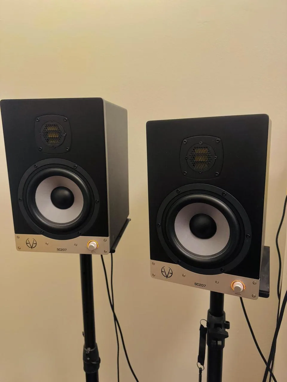 Eve Audio SC207