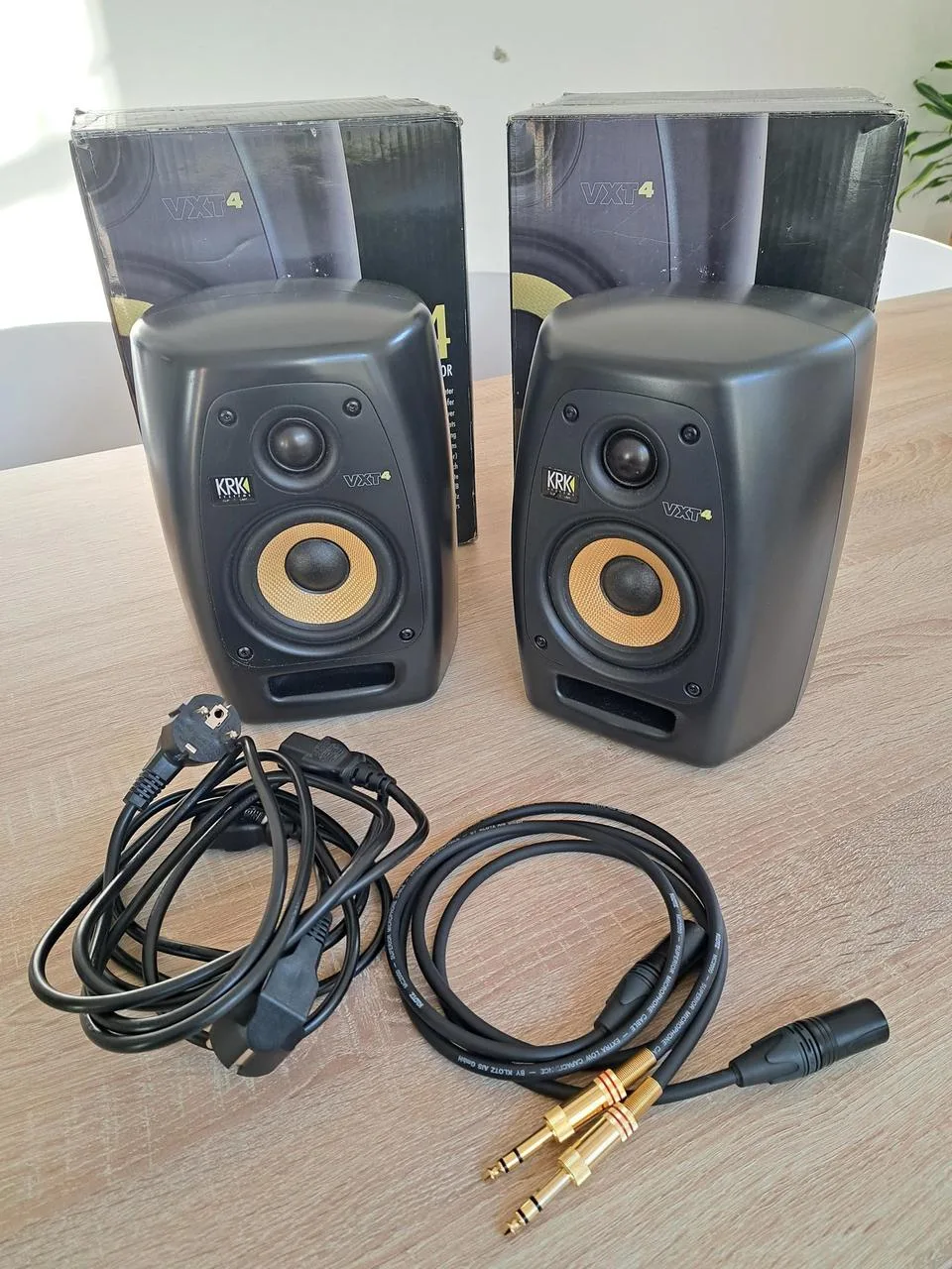 Prodám studiové monitory KRK VXT 4