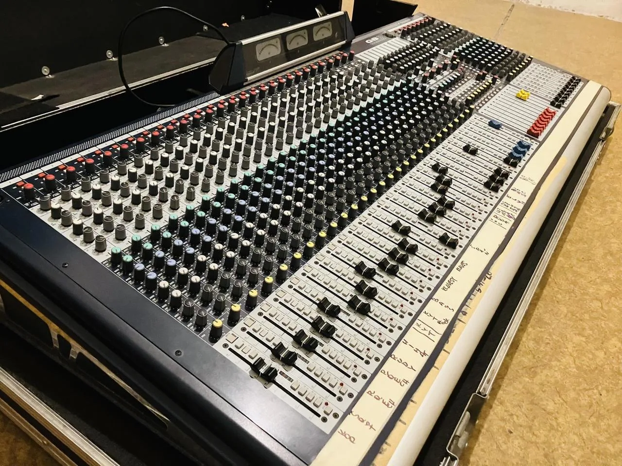 Soundcraft GB8 - 32 (Canada žádná China!)